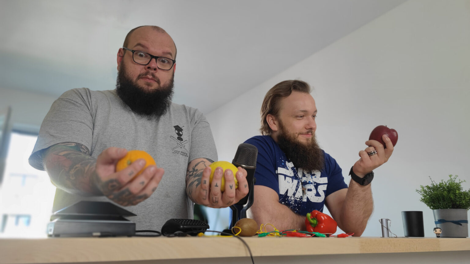 Zgadujemy, do czego mogą służyć DZIWNE elektroniczne urządzenia Zgadnij co to