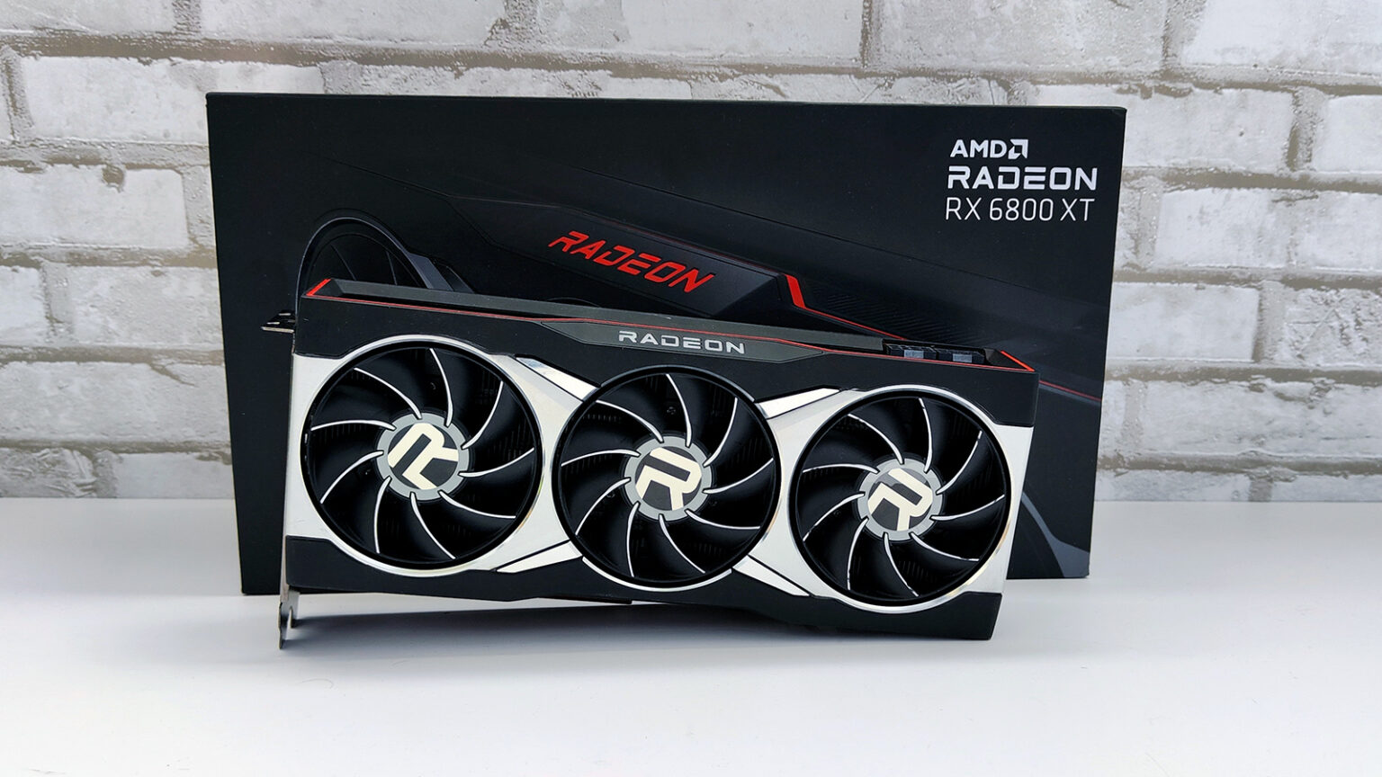 AMD Radeon RX 6800 XT 16 GB — czy w 2023 roku w ogóle warto się nim interesować?