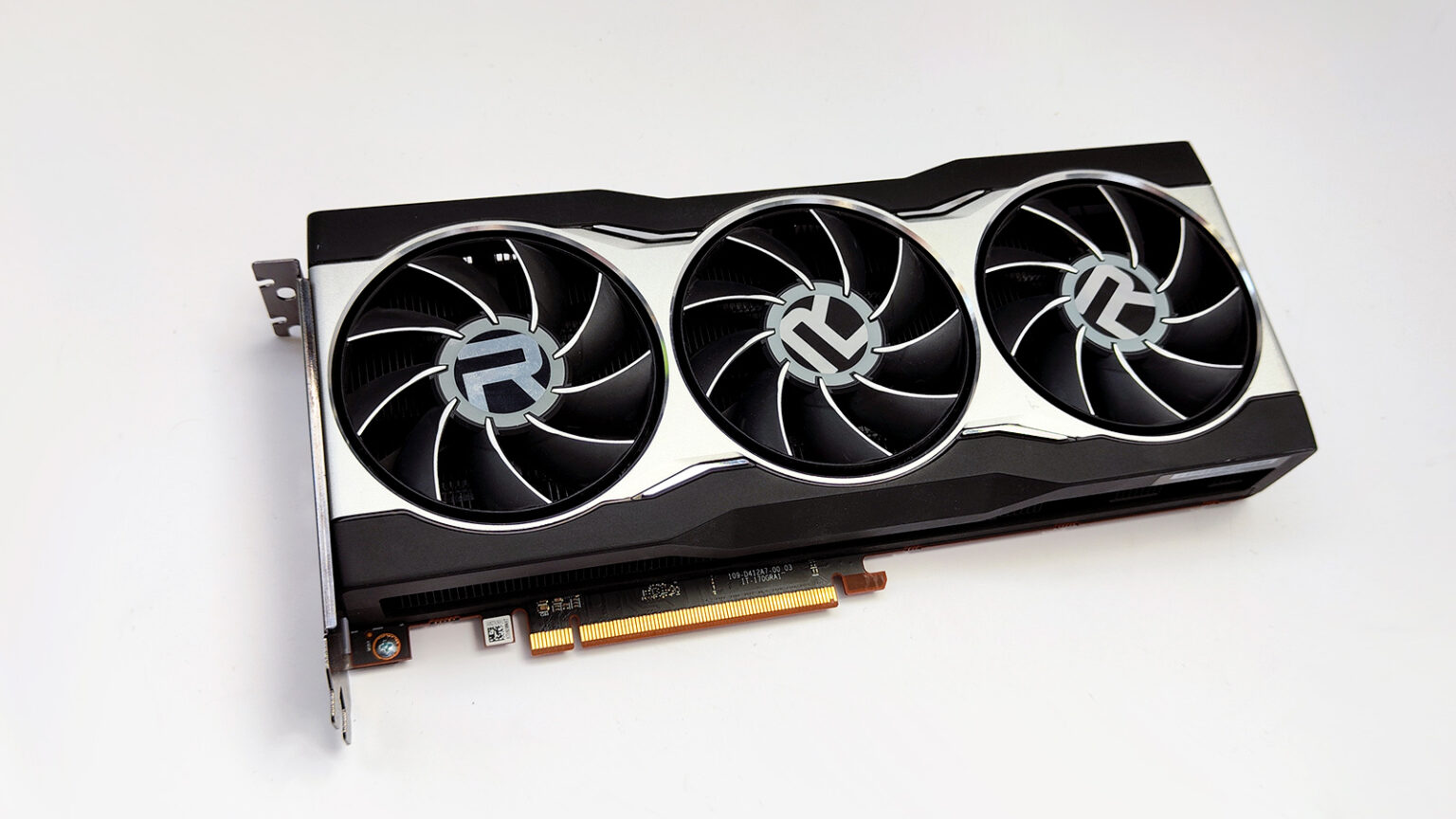 RX 6800 vs RTX 4060 Ti - karta AMD Miniatura