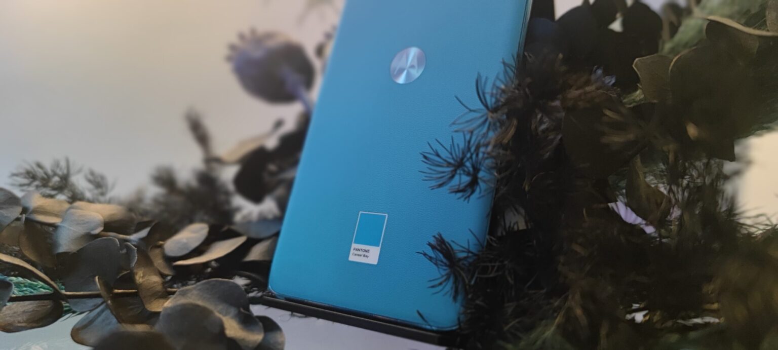 Motorola Edge 40 Neo może być najlepszym średniopółkowcem tego roku. Galaxy A54 zyskał właśnie mocnego oponenta Motorola Edge 40 Neo