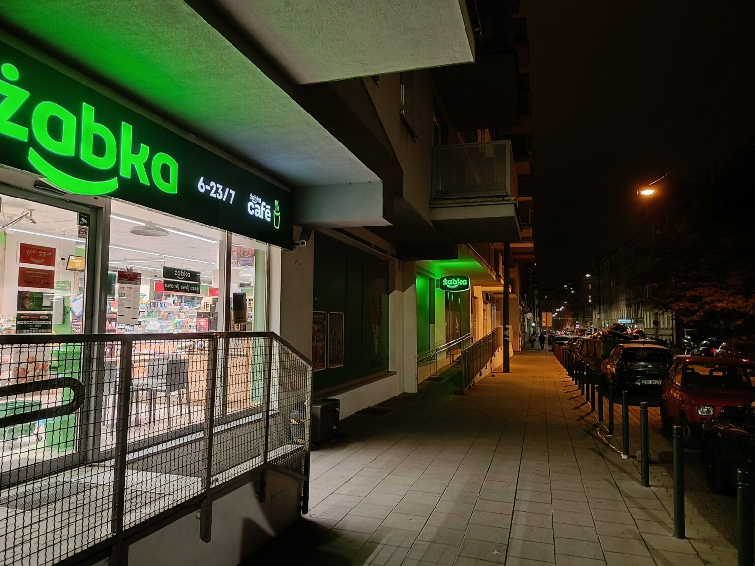 Chcesz naprawić swojego smartfona? Od teraz zrobisz to w… Żabce! Realme 11 5G