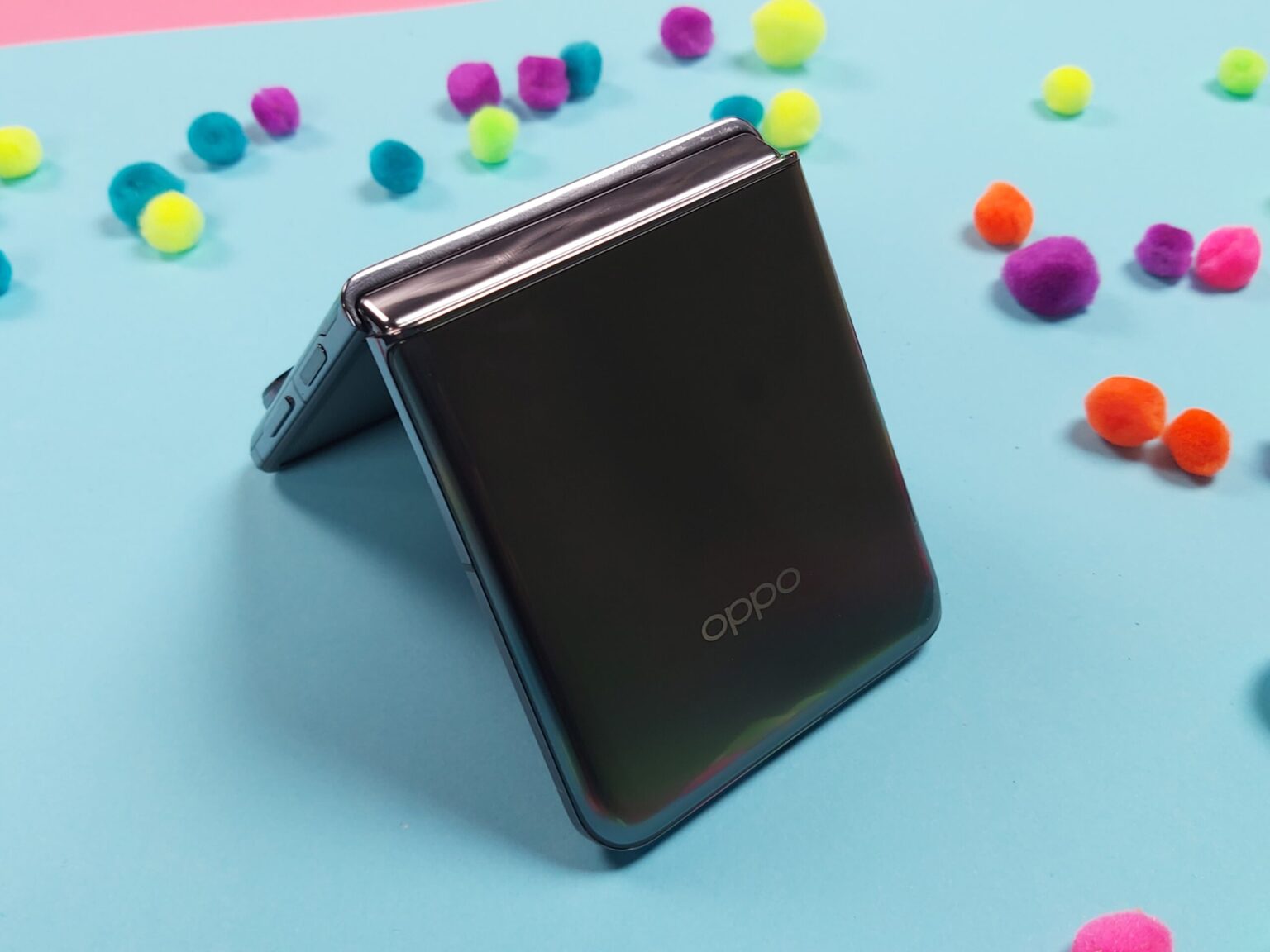 Android 14 oraz ColorOS 14 na smartfonach OPPO – które modele dostaną aktualizację? Na jakie zmiany należy się przygotować? Oppo Find N3 Flip złożony