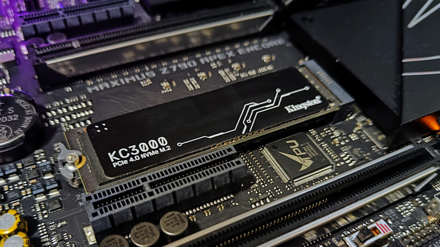 Kingston KC3000 zaisntalwoany na płcie głównej