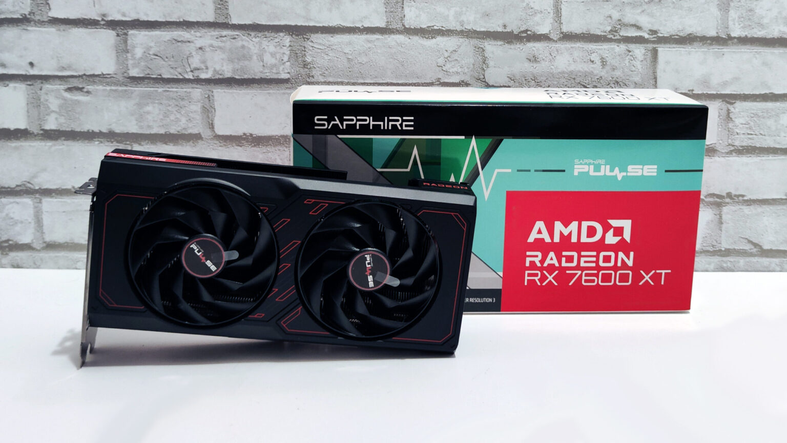 Sapphire RX 7600 XT pulse karton