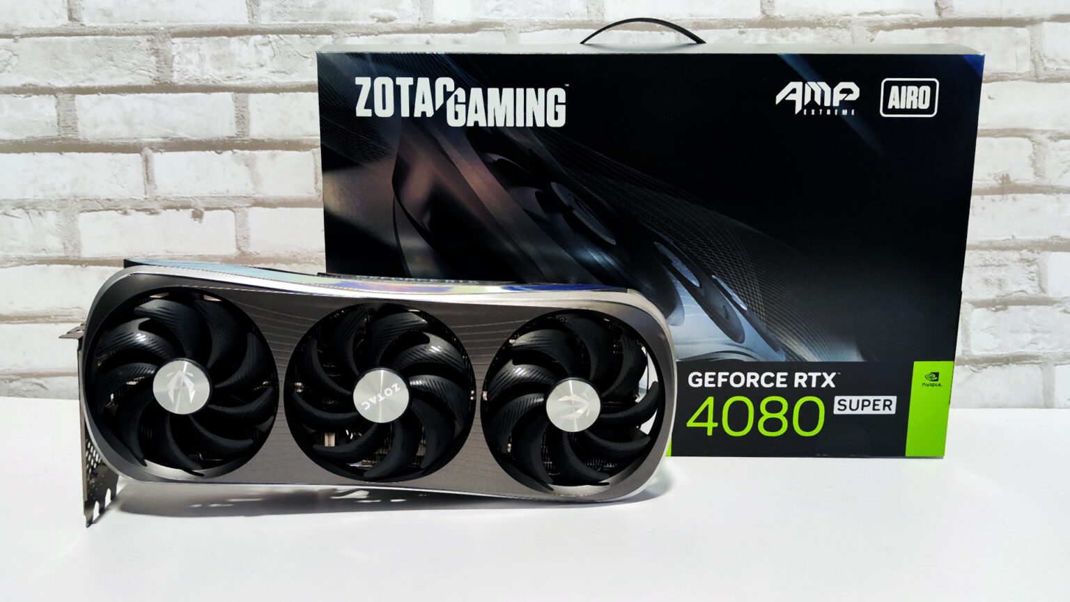 ZOTAC RTX 4080 SUPER AMP Extreme AIRO karton