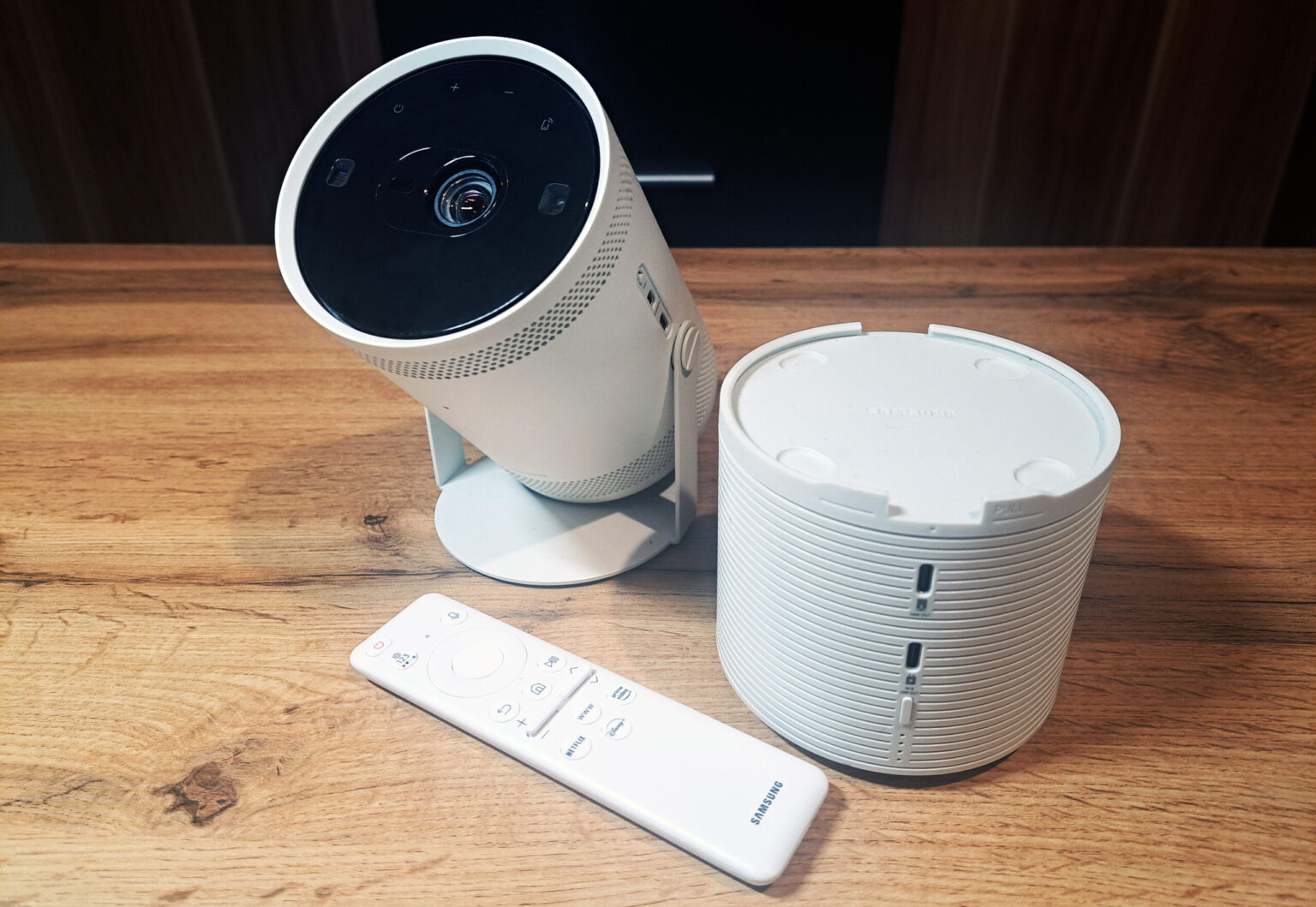 Projektor do domu, biura i na działkę? Wybór może być tylko jeden – Samsung The Freestyle Gen. 2 Samsung The Freestyle Gen. 2