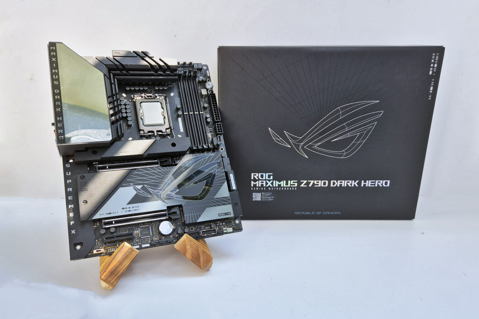 Z790 Dark hero power reset Płyta i karton