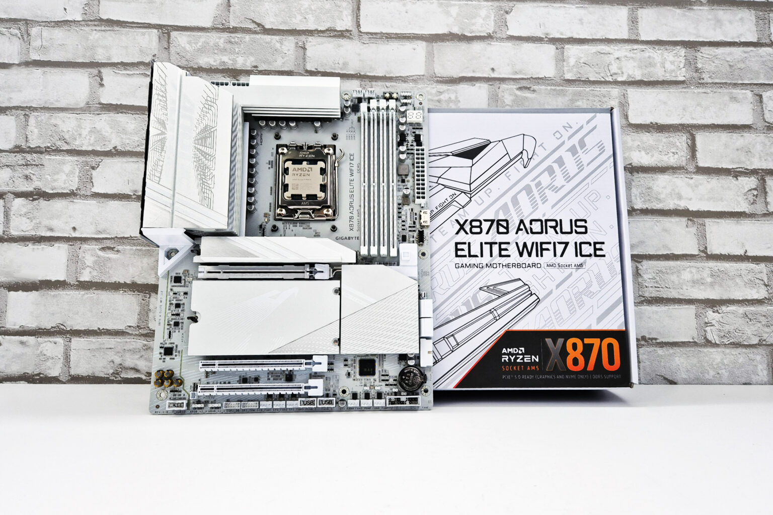 Gigabyte X870 AORUS ELITE WIFI7 ICE – zima nadciąga! Czy to idealna płyta dla procesorów Ryzen 9000? Gigabyte X870 AORUS ELITE WIFI7 ICE
