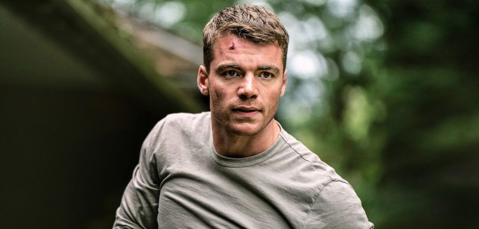 Pojawił się na Netflix i od razu pozamiatał! Ten serial wróci z 3 sezonem Gabriel Basso jako Peter Sutherland w serialu Nocny Agent od Netflix