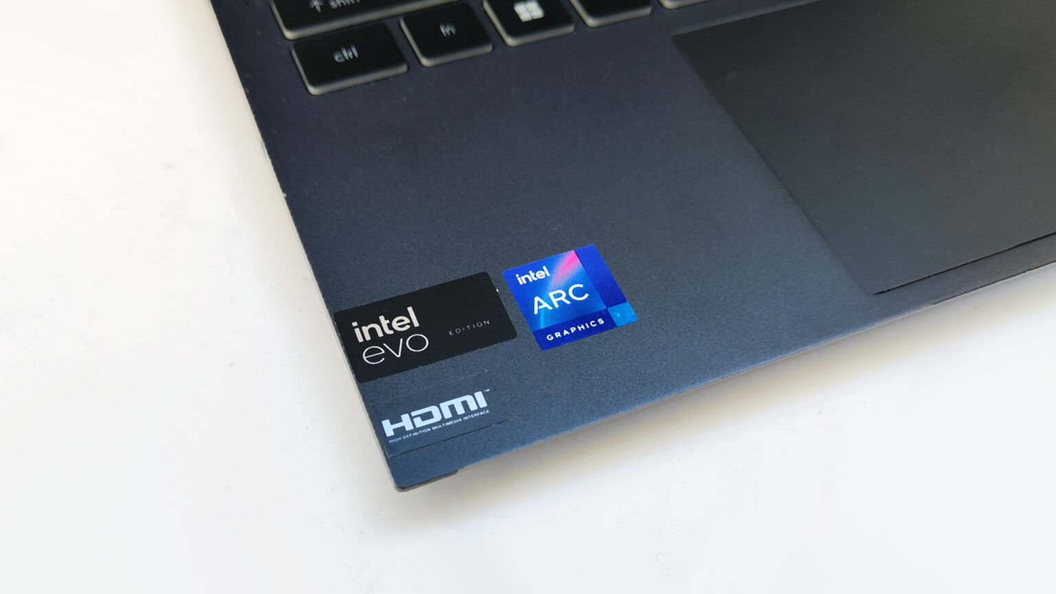 MSI Prestige 13 AI Evo – OLED, AI i długa bateria. Czy to najlepszy ultrabook?