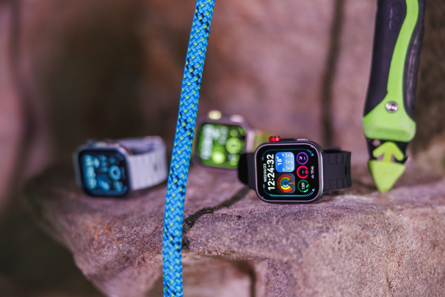 Leżące zegarki z serii Huawei Watch Fit 4.