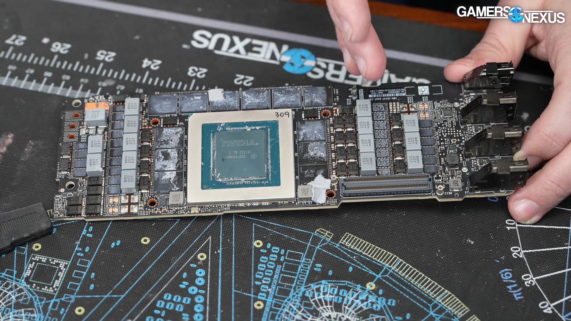 Prototype RTX 4090 TI fot. GamerNexus/YouTube