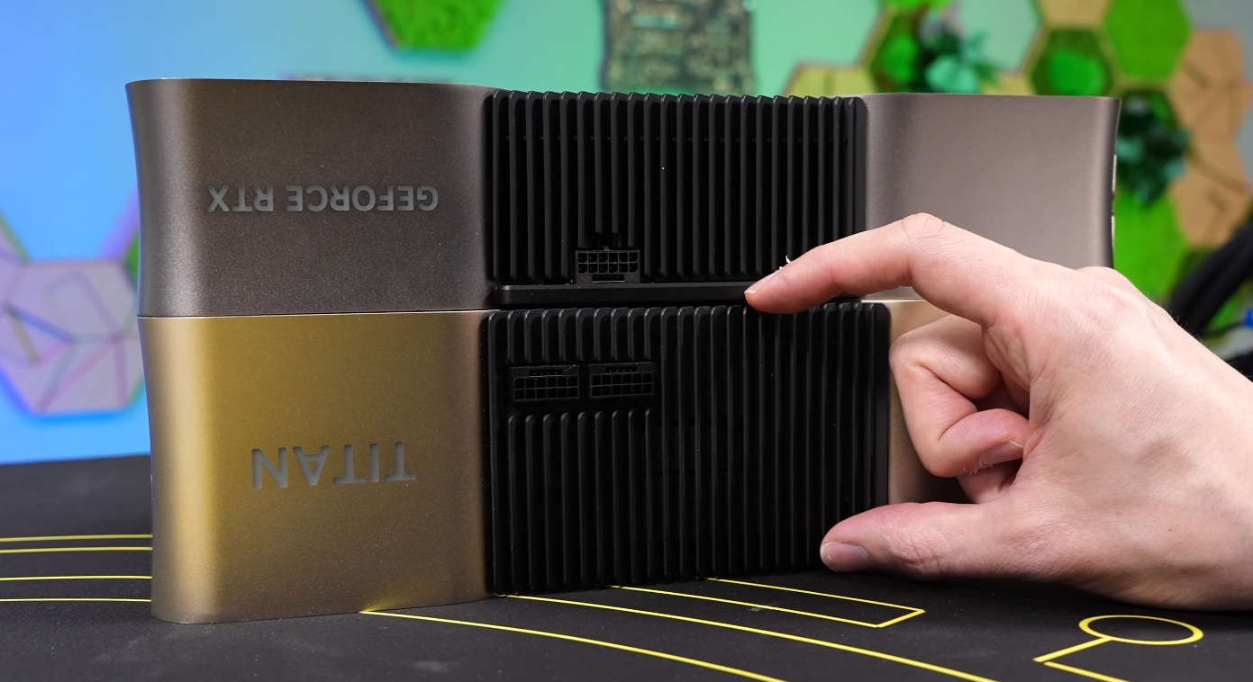 TITAN ADA 2 złącza zasilania 12VHPWR fot. der8auer EN/ Youtube