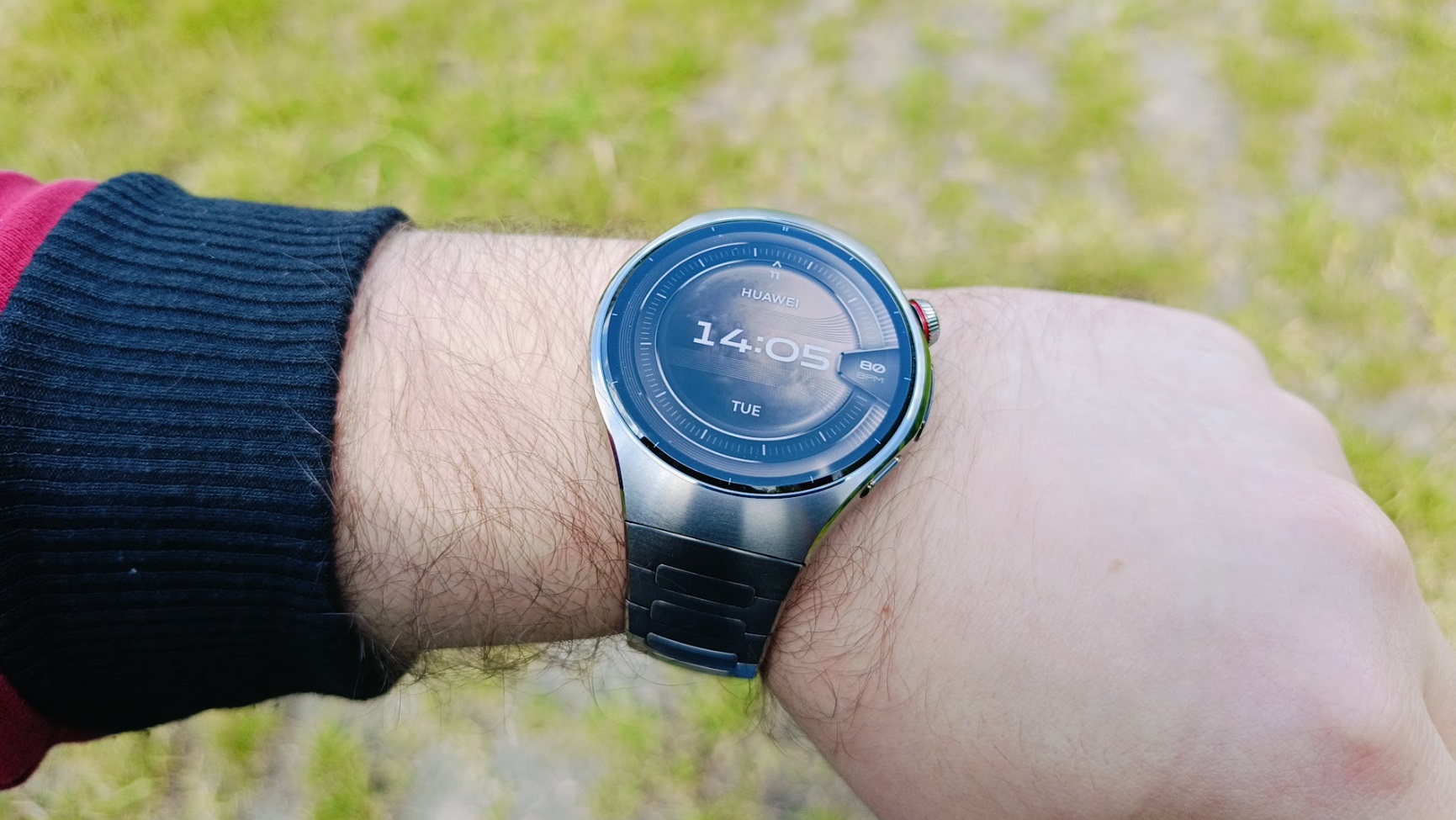 Huawei Watch 5 na ręku