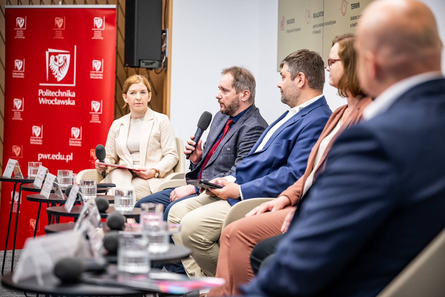 AI w pracy i życiu Polaków – znamy, ale czy rozumiemy?