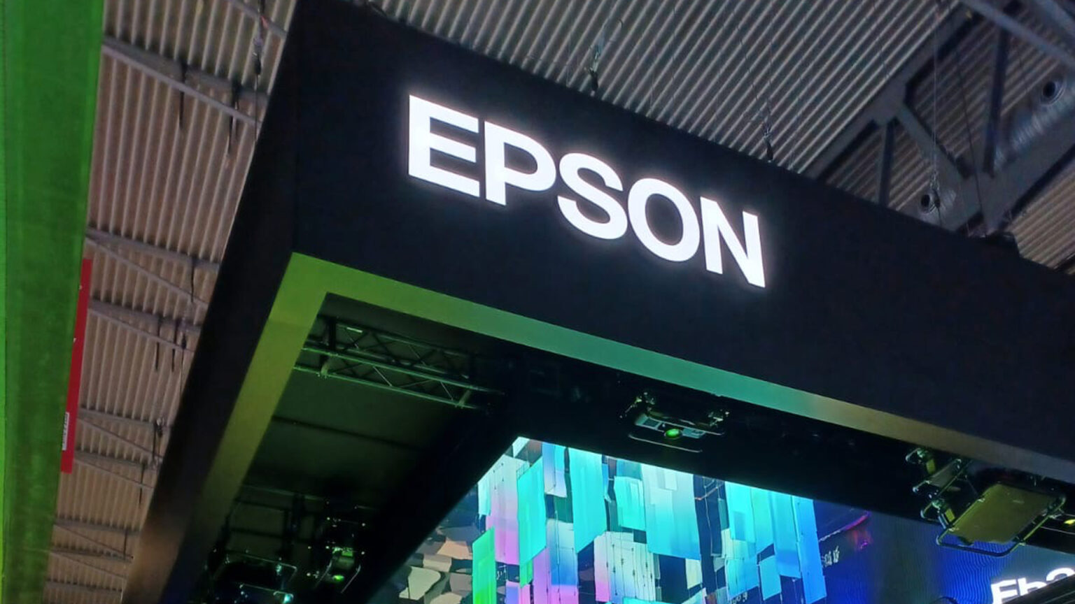 Instalacja Infinity na stoisku Epson na targach ISE2026